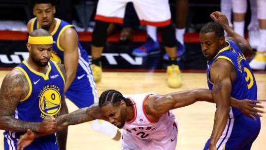 为什么nba球员的胳膊发达（为什么NBA球队都惦记伊戈达拉？看看他的胳膊，这才叫“麒麟臂”）