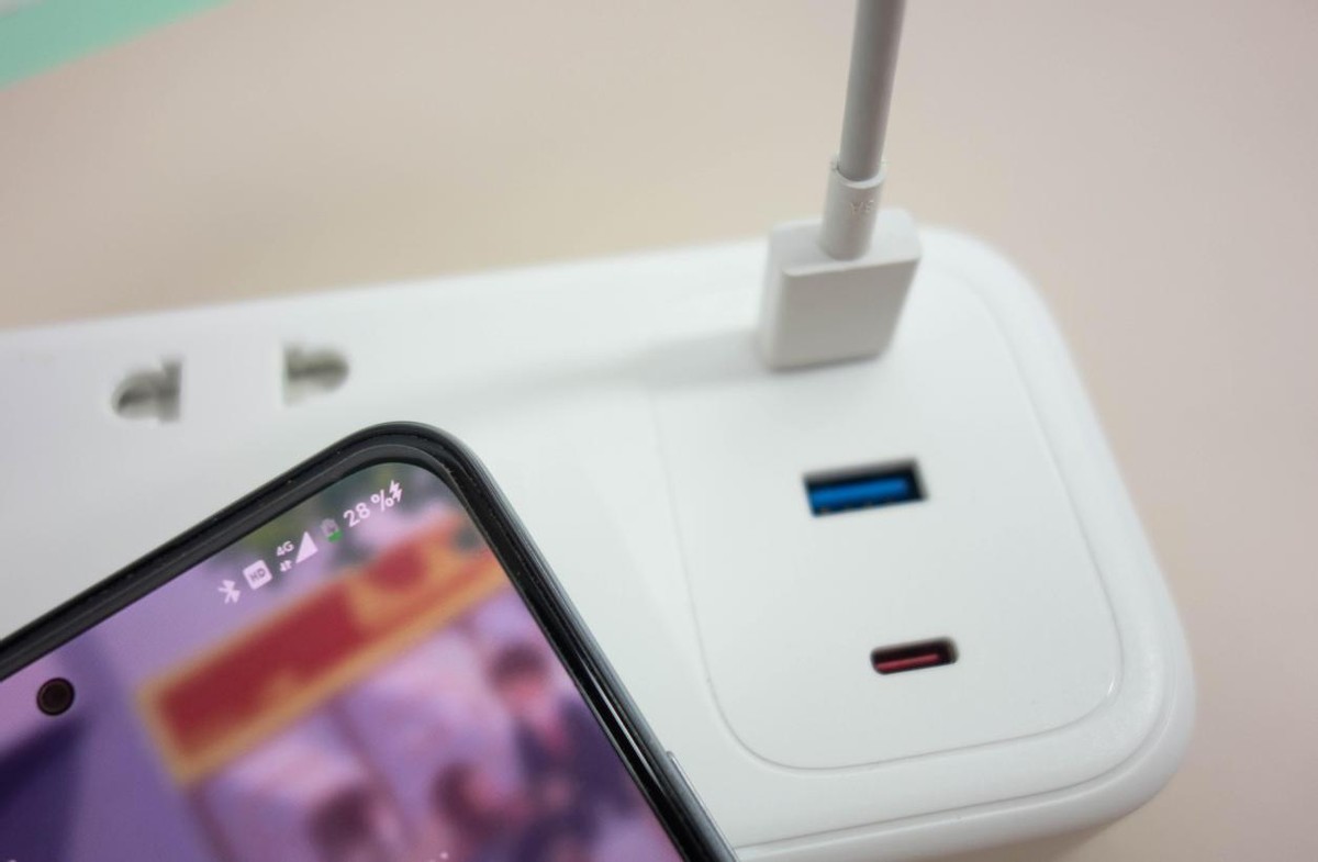 aigo插线板 65W快充版：手机、笔记本快充好搭档