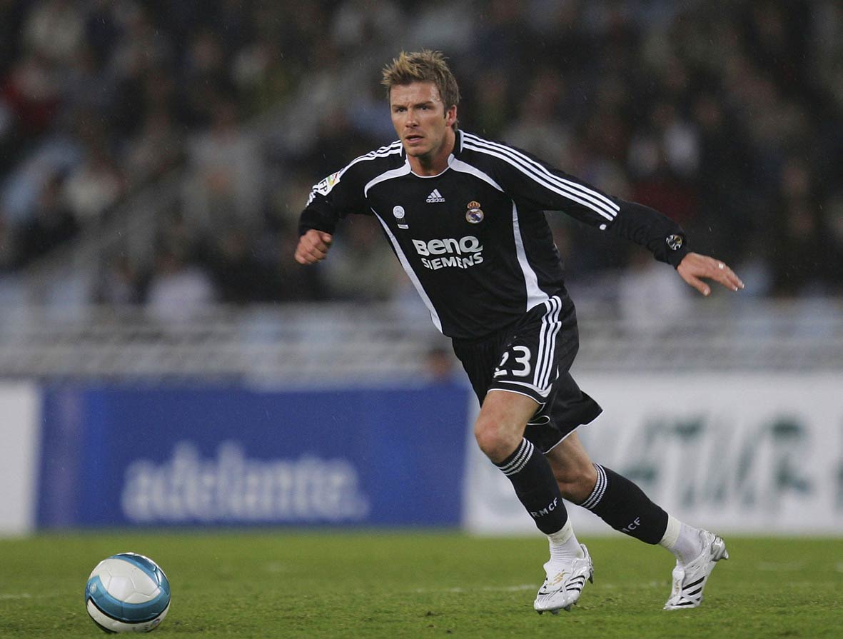 足球传球大师（回顾世界足坛历史十大传球高手：西班牙多达三人，现役仅两人！）