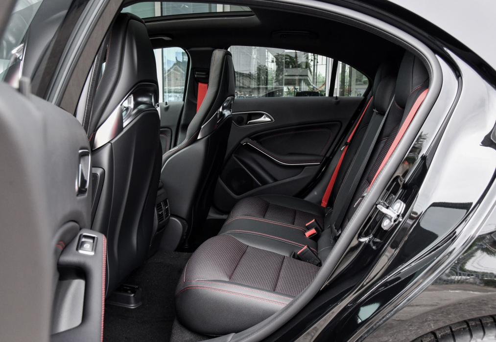 2.0T引擎堪称地表最强，配四驱4.2秒破百，这两厢车能家用吗？