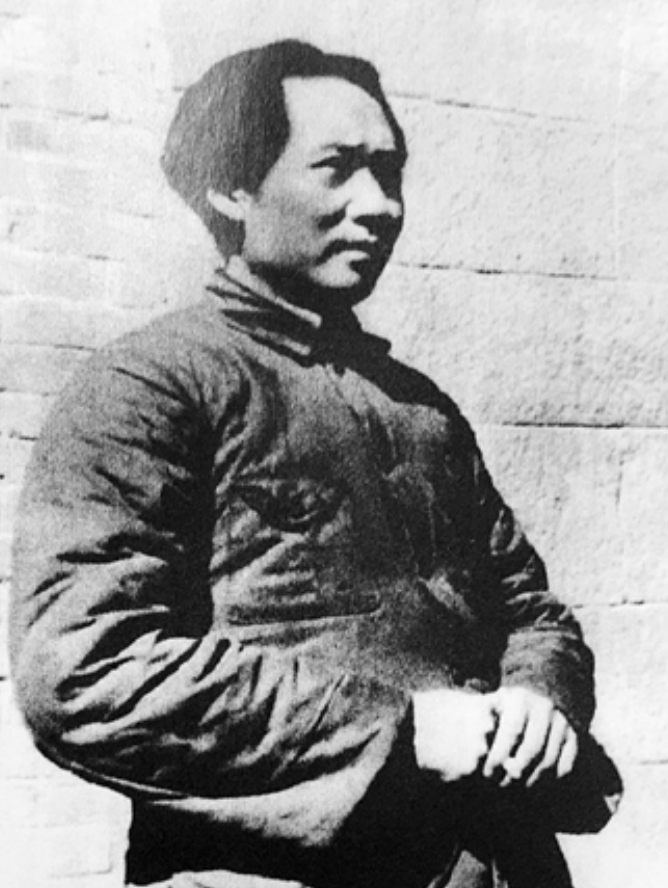 建国初期，毛主席得知竟有官员建二层别墅，怒吼道：拉出去枪毙了