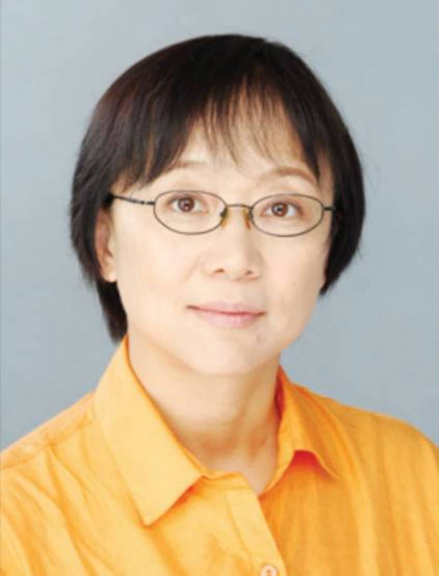 上海高考状元，公费留美后决定不回来，如今为何她三天两头回来？