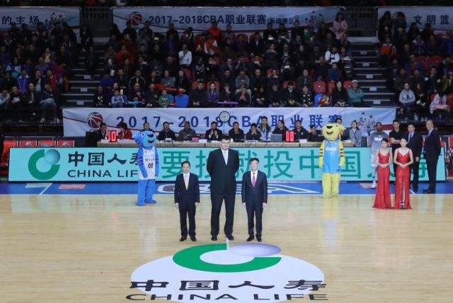 cba为什么不换地板(CBA主场地板为何不效仿NBA，放置主队Logo呢？)