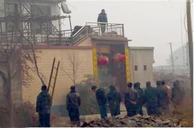 抗拆村民遭围殴致死，罪犯最高被判五年，死者生前已拿百万补偿款