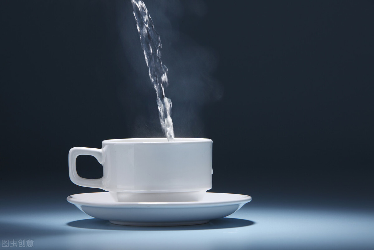 “Water” in English: The Universal Term for H₂O Across Languages and Contexts