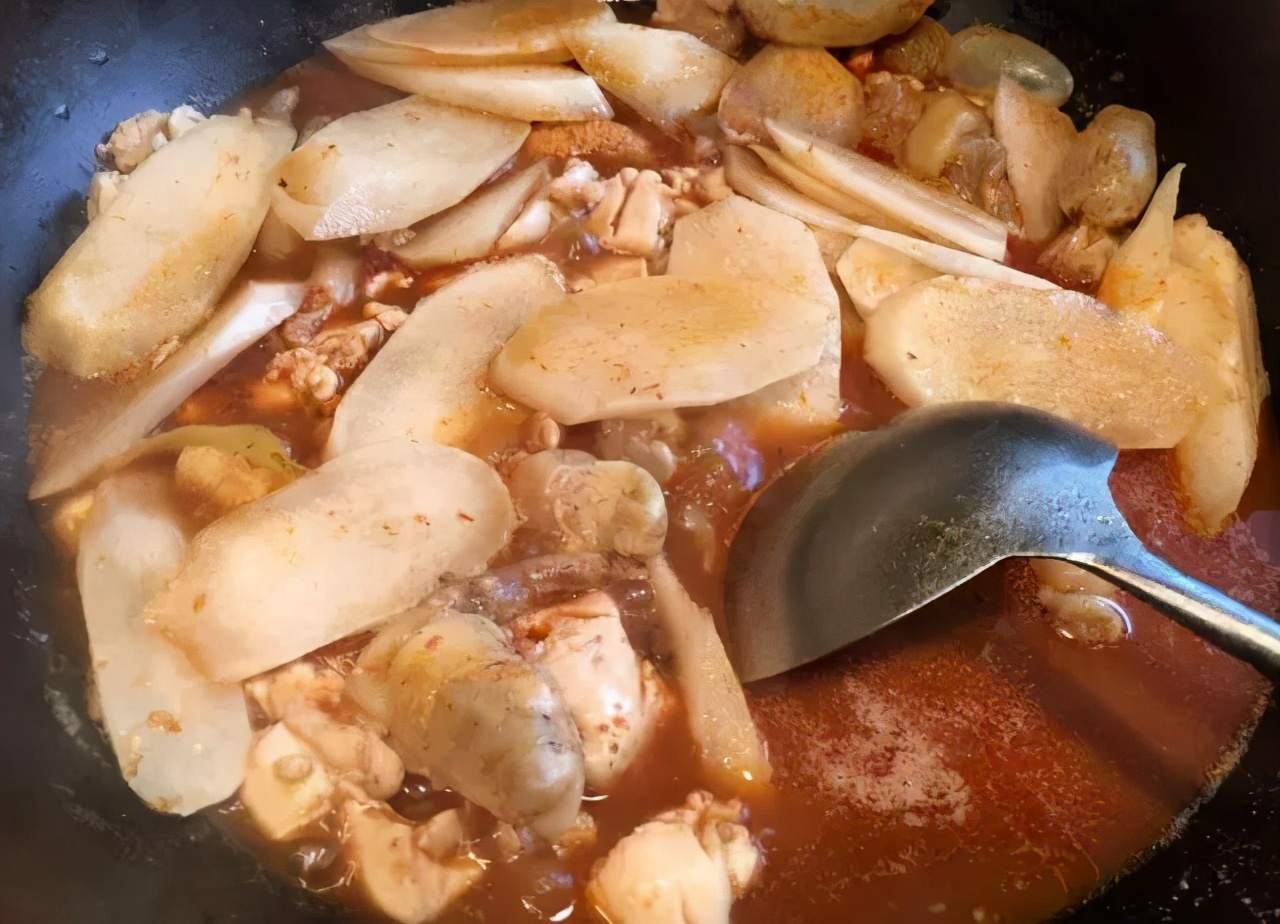 湖北人最爱的红烧鱼杂火锅，这种美食天越冷吃起来越过瘾