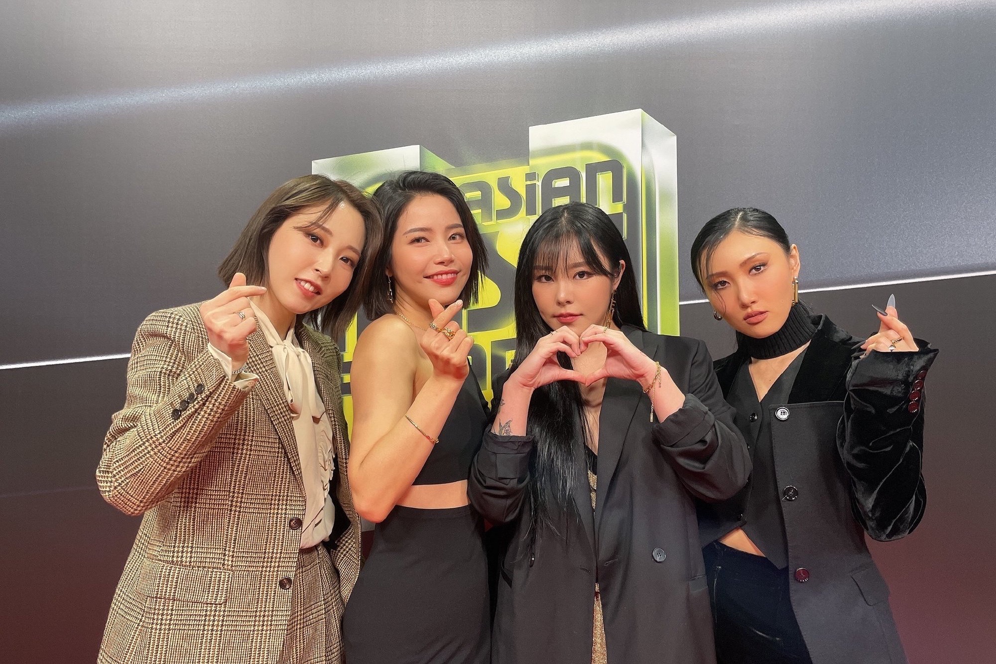 2020mama星光暗淡,宋仲基再做主持,bp缺席仍获三大奖