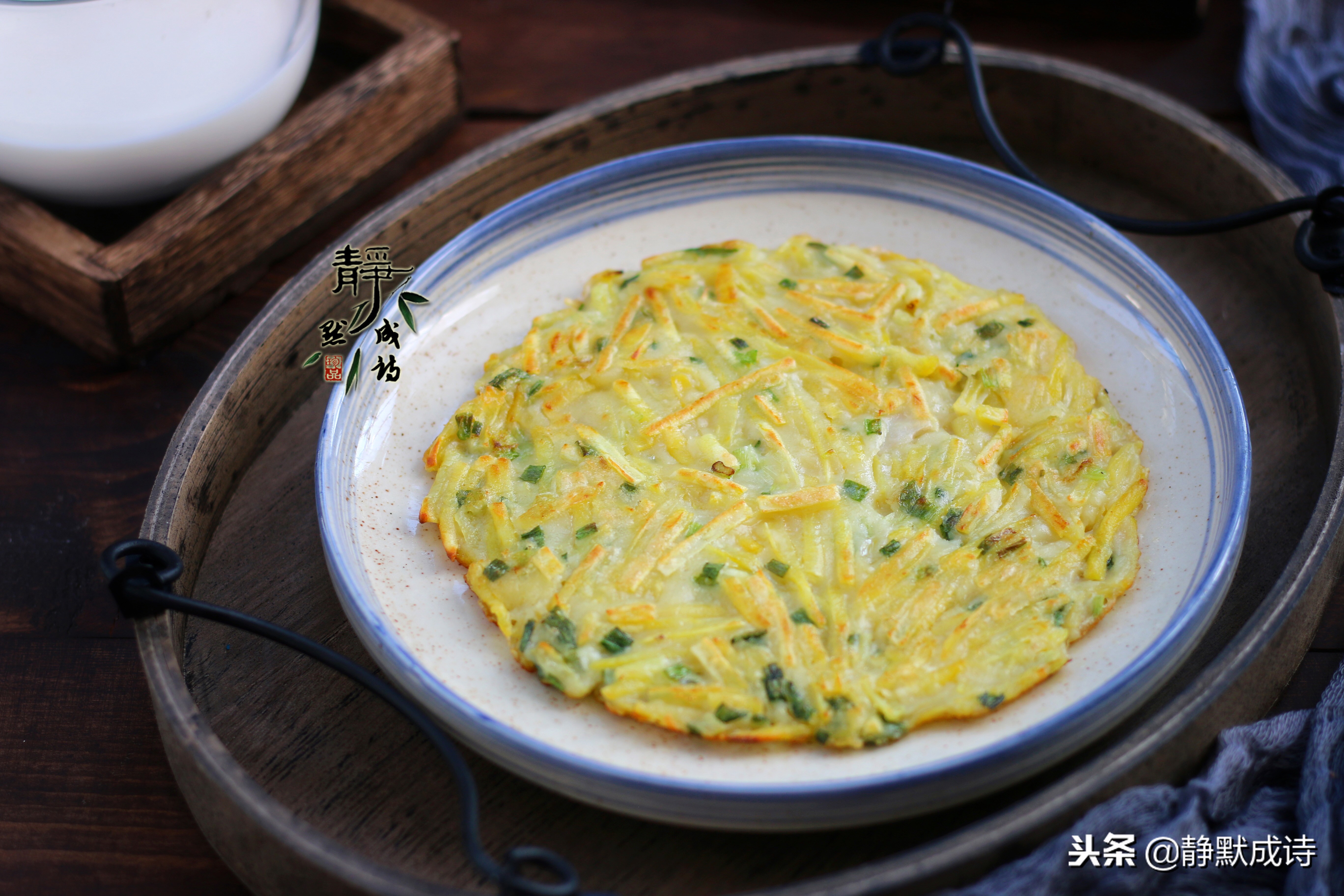 红薯饼家常做法：简单美味的秋季时令小吃制作指南
