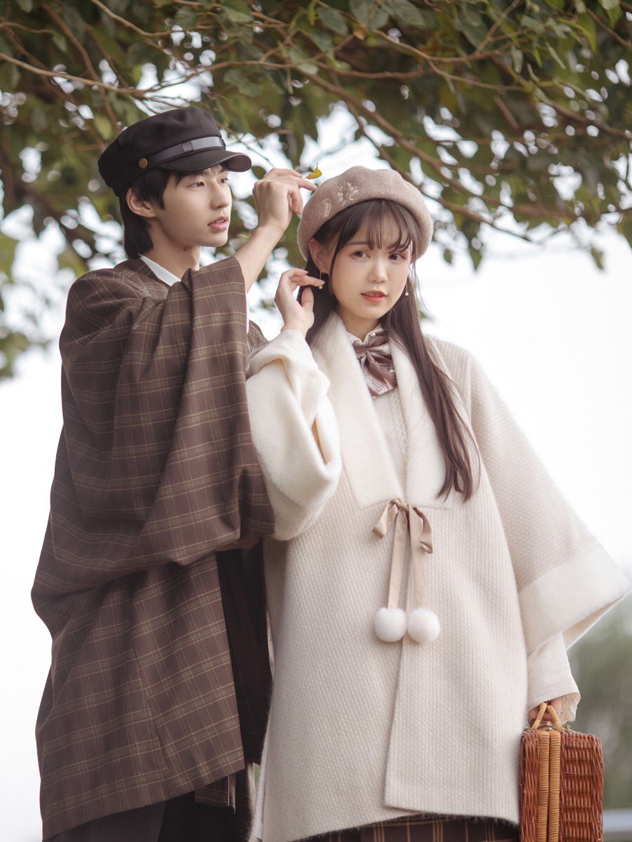 “学院风”汉服长什么样？不仅简约时尚，还很保暖，高级感十足