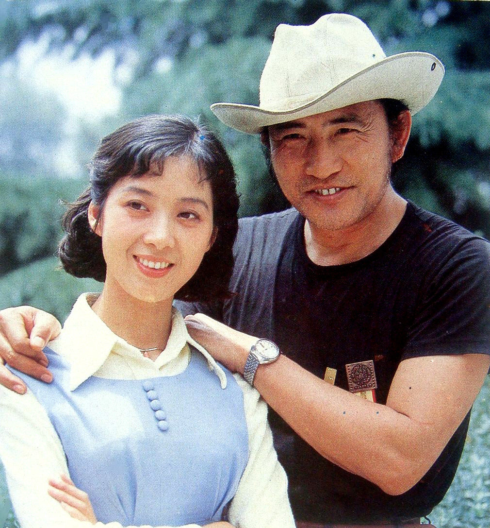 获奖演员:龚雪,杨在葆1986年,剧团演员杨在葆因出演《代理市长》而
