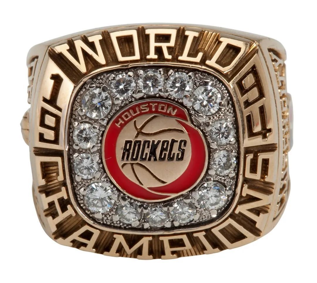 nba总冠军戒指材质有哪些("雄鹿顶个球!"——nba冠军戒指进化史)