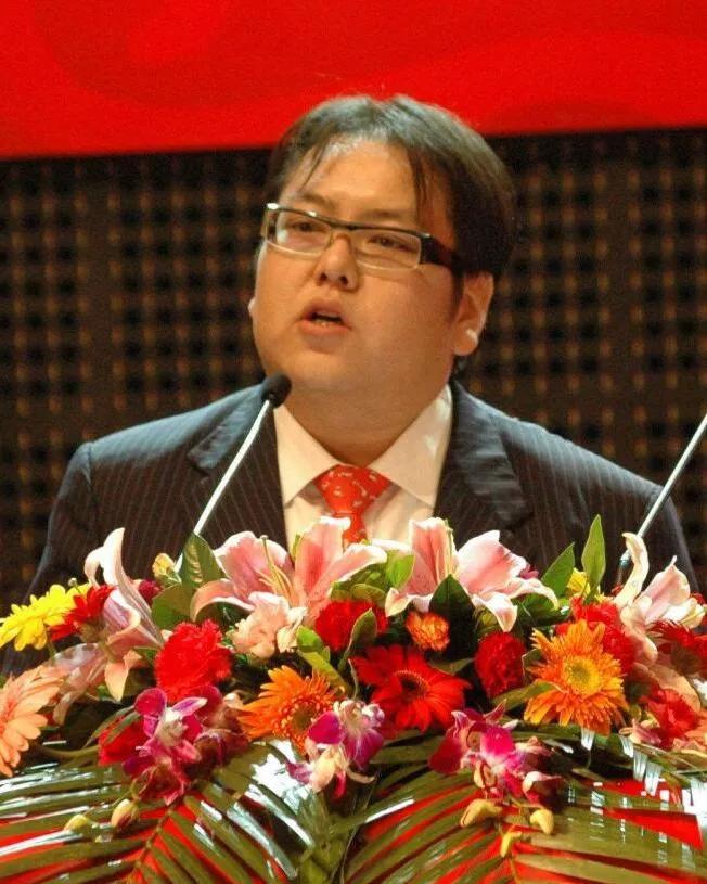 两个闻喜籍亿万富豪，同样的资不抵债，李兆会逃亡，赵恩龙跳楼