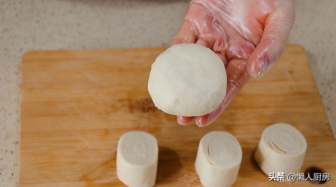 天气越冷，红薯越来越甜，遇到酥皮红薯饼别手软，3张手抓饼搞定