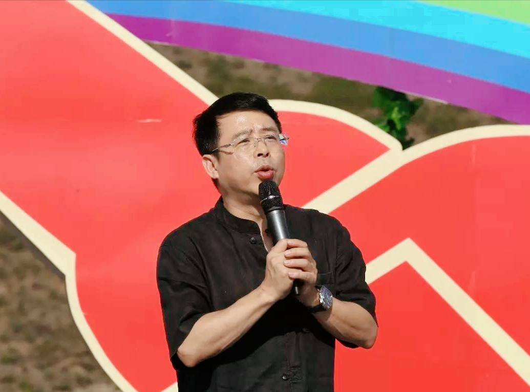 央视主持人阿丘(阿丘:包养2女大学生,还要替中国道歉?