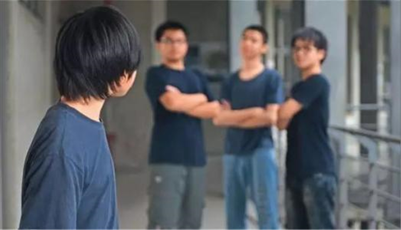 “妈妈，我被人打了”孩子在学校被欺负怎么办？父母的做法很重要