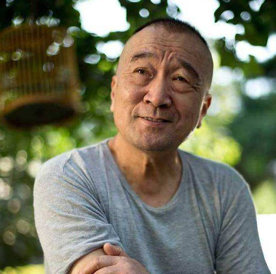 从霸屏演员到销声匿迹，从银屏上