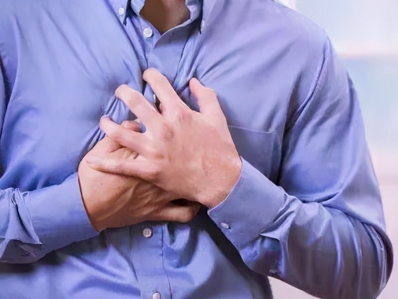 临床上,主动脉夹层患者疼痛部位多发生在腹部,胸部,背部,其他症状还