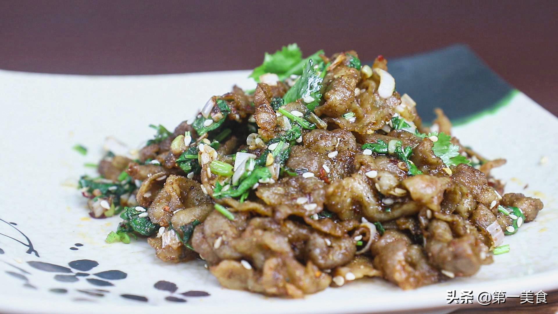 孜然羊肉片制作教程（简单实用的孜然羊肉做法）