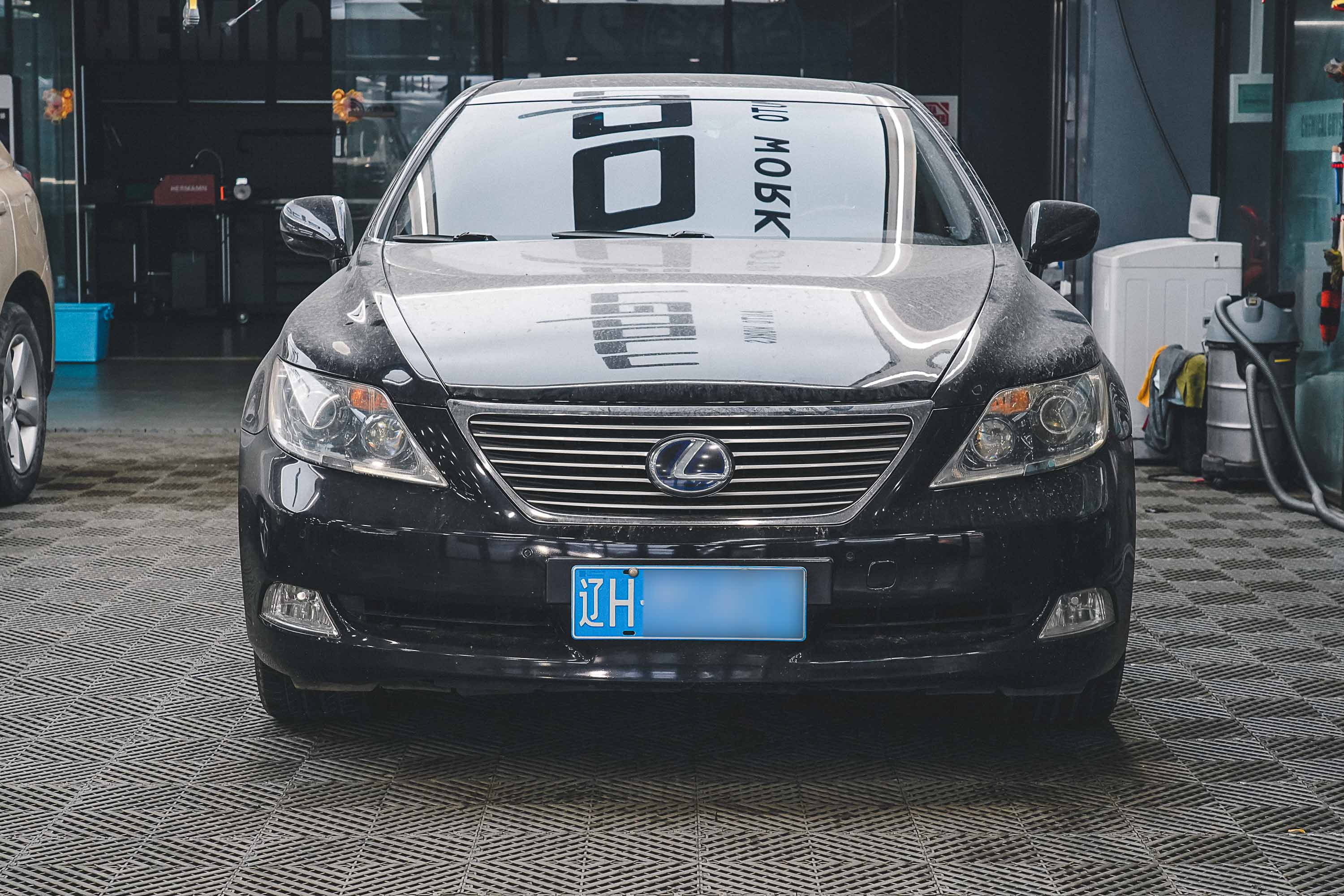 雷克萨斯LS600锦绣豪华版：极致奢华与优雅典范