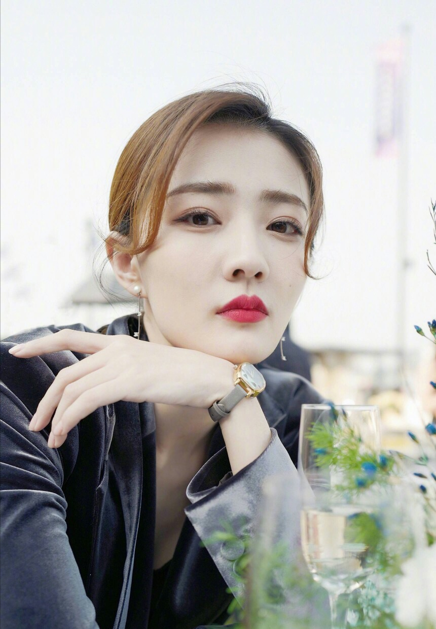 国字脸,大额头也好看的女明星,这4位必须有姓名