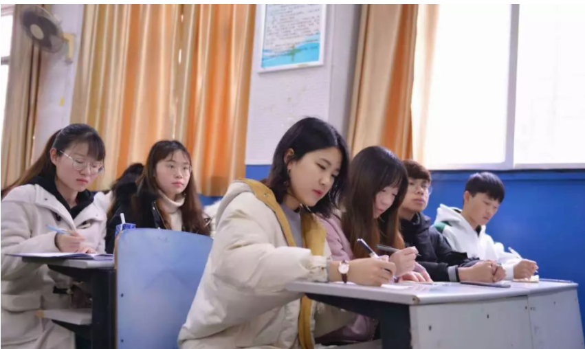 大学生想入党要做哪些准备？关键是找对人，辅导员还是党支书？