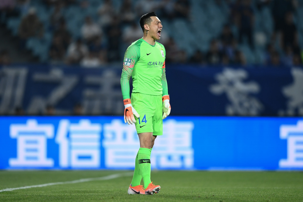 颜骏凌中日之战表现不俗,却仍被球迷质疑不如王大雷)