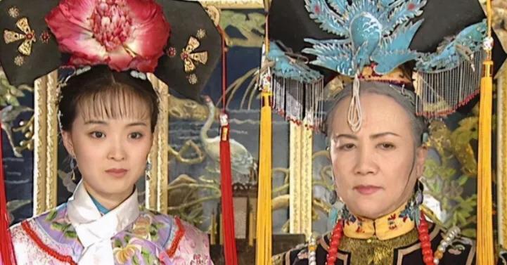 嫁入的豪門王豔,跪著給婆婆洗腳,親生兒子罵他是豬頭