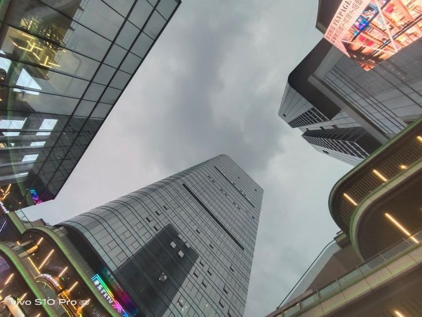究竟什么才是年轻人想要的自拍？vivo S10 Pro深度评测