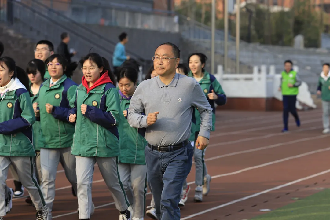 全市唯一！实外五龙山李俊校长参加《武林后浪》节目开机仪式