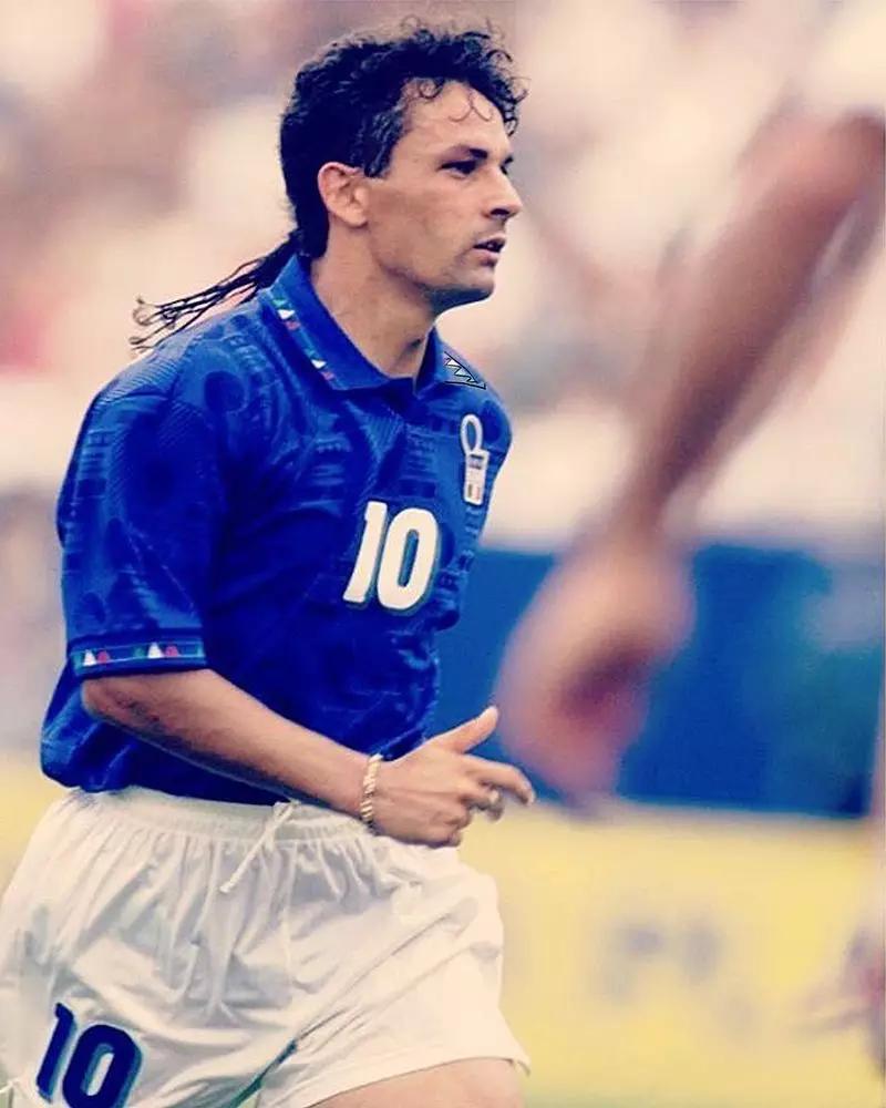 形容足球运动员的比喻句(绿茵之美!