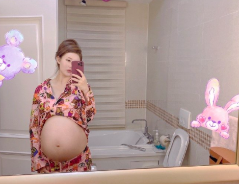 28岁男歌手喜得二胎！结婚3年连生俩女儿，妻子毕业于军艺颜值高