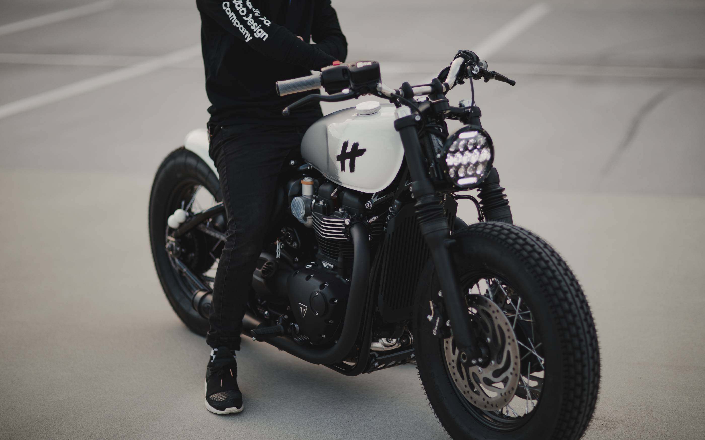 2022 款 triumph bobber black 极致改装,来自 hookie