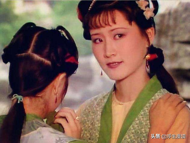 晴雯是白天的云彩，麝月是晚上的幽香，名字已暗示了命运