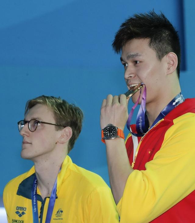 国际泳联有领奖台违规遭禁赛先例，但澳大利亚游泳队表示无法接受