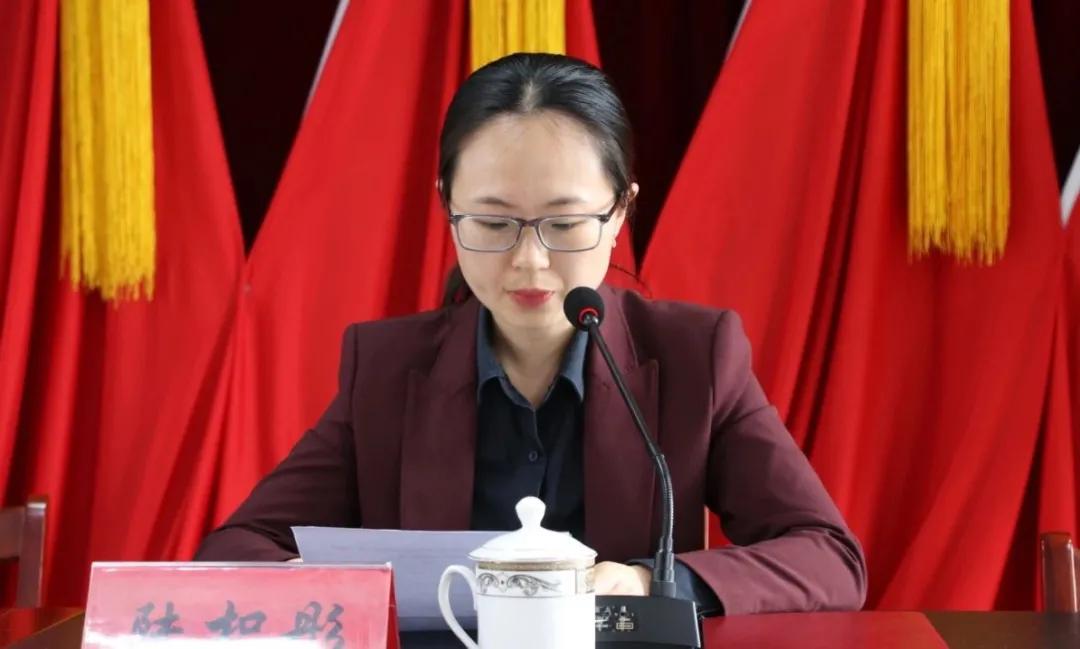 陆枳彤对市委的决定表示坚决拥护,对秦广荣同志的提拔任职表示衷心的