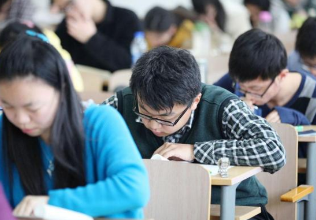 容易考公务员的6个专业，上岸率很高，想考公务员的可以收藏