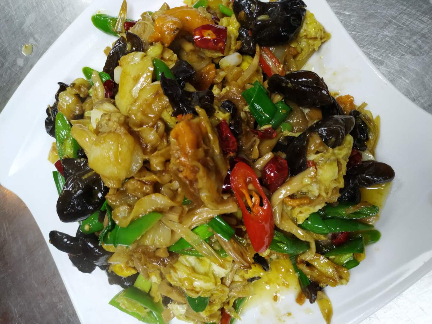 【扇贝炒木耳】做法步骤图 教你营养美味的扇贝炒木-起舞食谱网