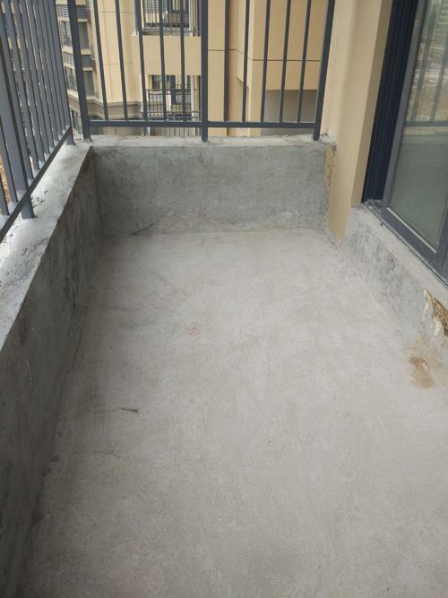 阳台下沉墙面开裂，是因为洗衣机漏水？内行人：是开发商没做到位