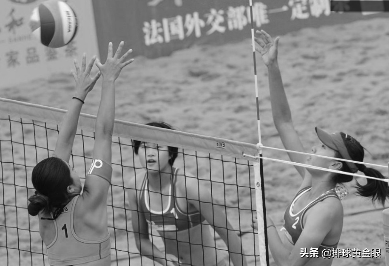 女排郑益昕沙排照（女排副攻郑益昕为何重新打室内排球？本人：穿比基尼我会难为情的）