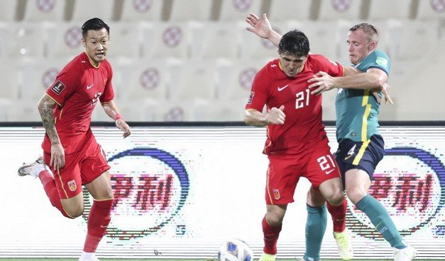 蒋光太伤退武磊点射(武磊点射建功！中国队1-1战平澳大利亚，6轮积5分，蒋光太伤退)