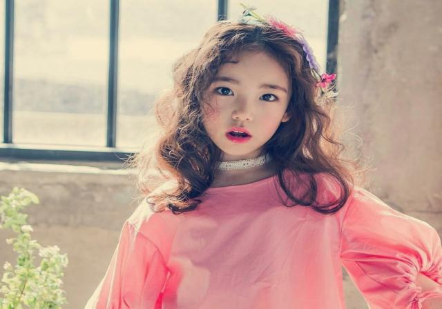 大学女友从暴露小恩9（6岁开始化妆走红）