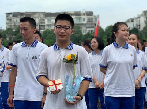 厉害了，四川有5名学霸有望直接保送到清北，成都七中强势亮眼