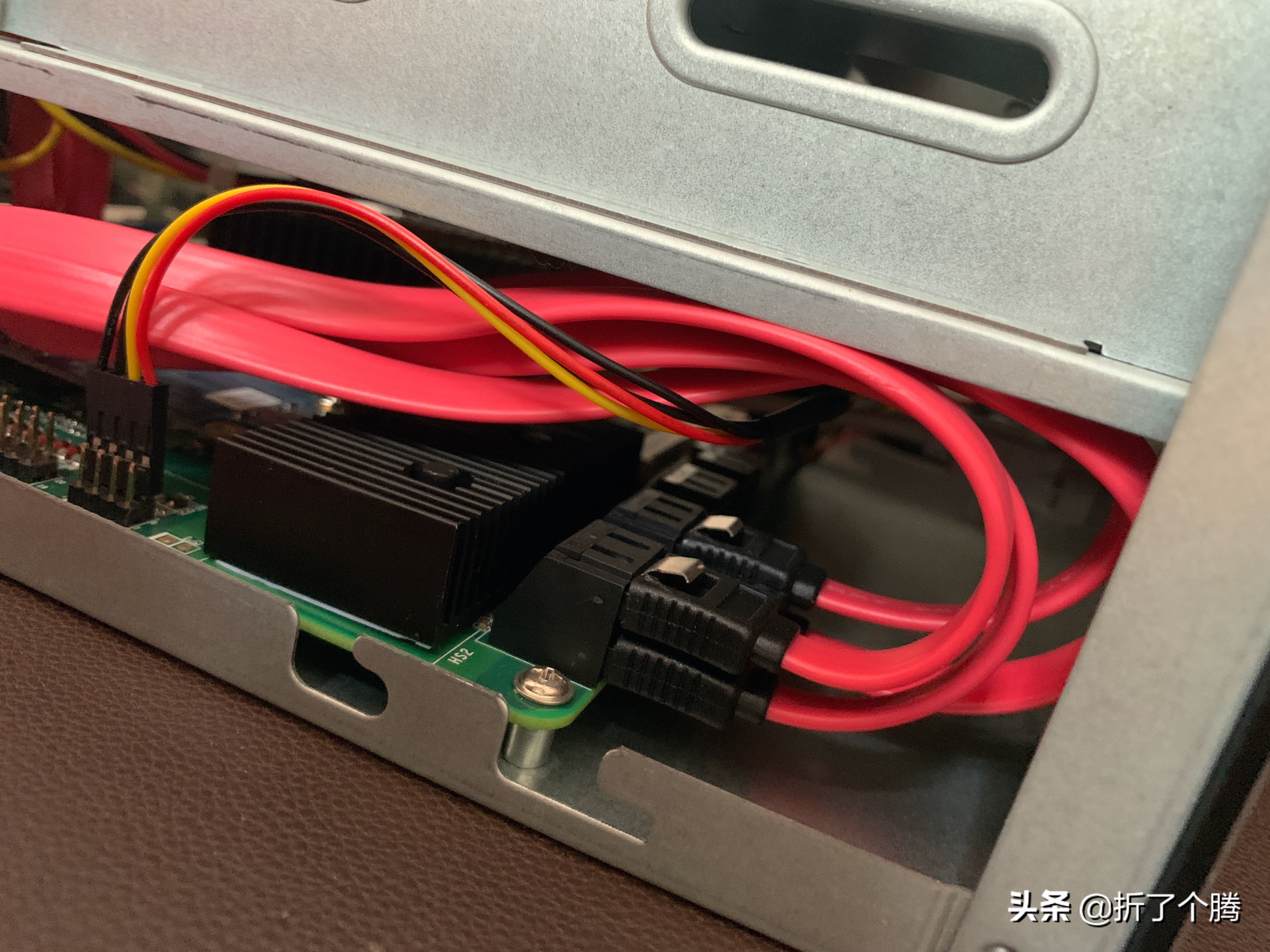 开车矿机测评 蜗牛星际D 双千兆 宰相版 J1900+4G+60G 9个SATA口