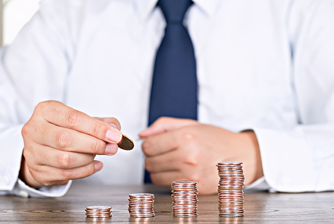 行业分类共有19个大类，谁的平均年收入最高？最高者已超16万