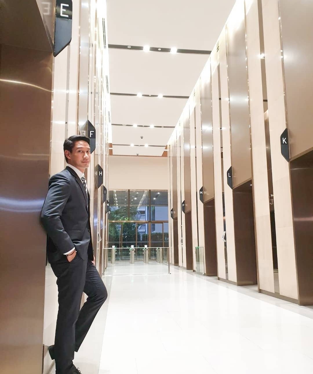 泰剧霸道总裁专业户pong(41岁的泰星pong,颜值不减但是粉丝已经开始