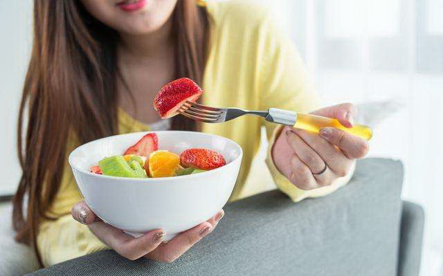 怀孕期间,有几样“酸性食物”孕妈要少吃,第一样可能会引起宫缩