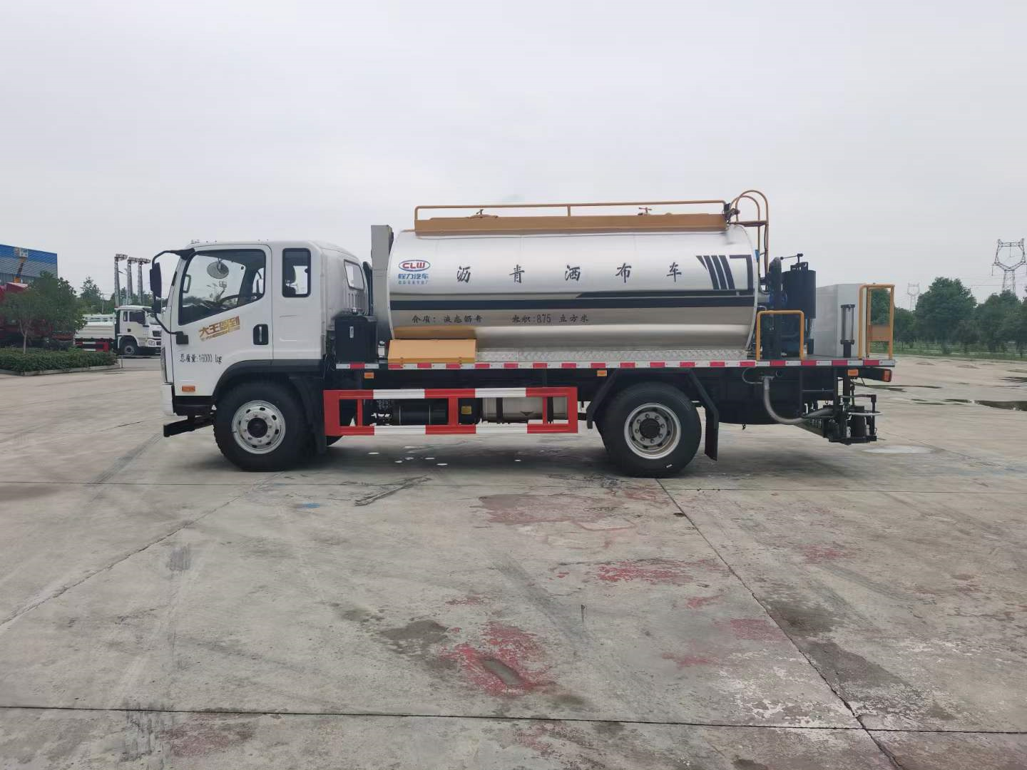 一汽解放9.3立方智能型沥青洒布车