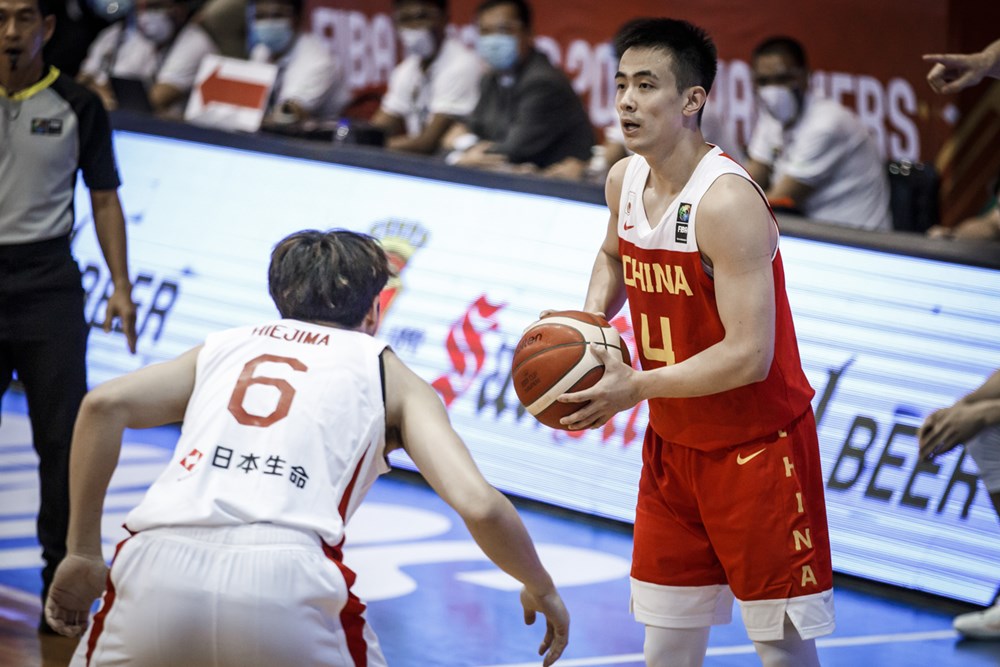 中国男篮胜日本回放在哪看（中国男篮VS日本队爆发冲突，沈梓捷霸气为队友出头，吴前怒推对手）