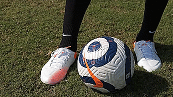 足球传球射门动作要领(10个独特而有创意的传球方式)