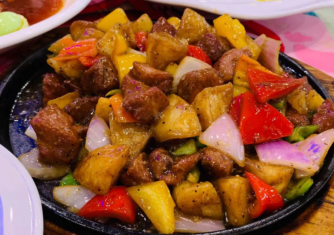 朋友办酒席请客,小饭店摆了16桌,晒到朋友圈,大家说:菜很实惠